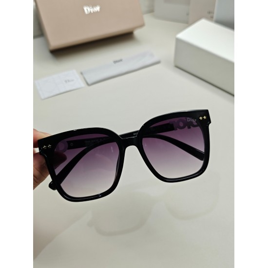 20240413 P95 DIOR Dior 2024 Square D Asymmetric Letter Design with Small Broken Diamonds Filled with Classic and Timeless Square Stars, Fashionable and Popular
