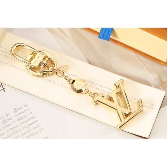 2023.07.11  Lv Family LV Pendant Keychain is a stylish pendant ✨ Lv Family Lv Pendant Keychain Comes All Gold, Magnificent and Prominent