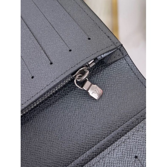 20230908 Louis Vuitton] Top of the line original exclusive background M30842 suit clip size: 10.0 x 19.0 cm 2019 Spring/Summer Discovery Pochette Taga leather and Monogram canvas, exploring subtle variations in the same color tone. Can be stuffed into a j