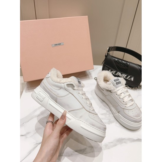 2023.12.19 ex factory price: 310miumiu Miao's family's latest early spring runway casual dirty shoes/sports small white shoes, a popular product among domestic and foreign bloggers. The Little Red Book Grass Series, retro and fashionable, has a minimalist