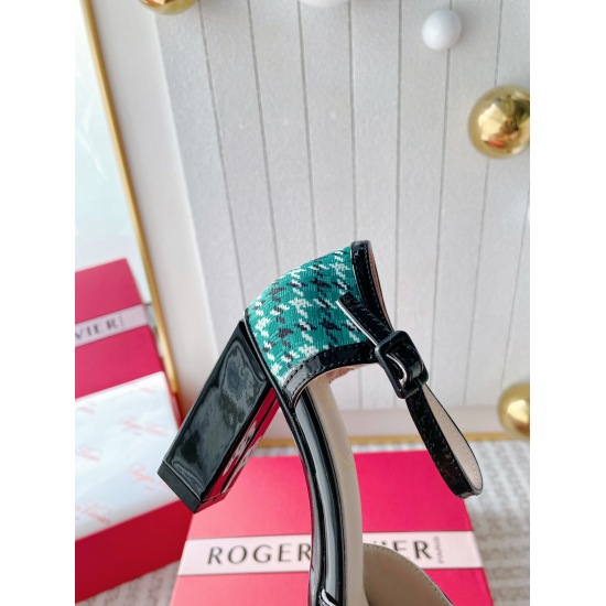 2024.01.17 Factory price 209 ✨ *✨ RV Women's Shoes Belle Vivier Buckle High Heels, Thick Heels, Super Beautiful and Showy Foot White Double Buckle Buckle Sandals. This back strap high heel shoe is handcrafted with patent leather and features brand embelli