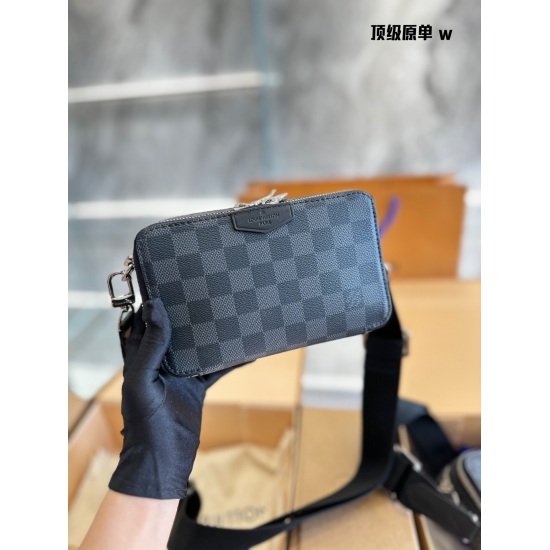 2023.10.1 p330 Top Original Louis Vuitton/Louis Vuitton New LV Men's Bag Double Zipper Black Flower Camera Bag Crossbody Bag M80741 18cm Folding Box Packaging