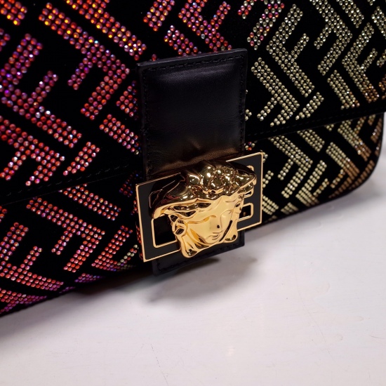 2024/03/07 p1030 [FENDI Fendi] The iconic square Baguette handbag from the new Versace by Fendi series is made of smooth leather material and features a bright neon crystal color scheme. It features a front flip, magnetic buckle, yellow satin lining inner