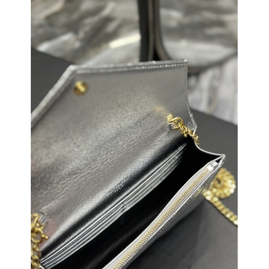 20231128 batch: 590 silver diamond patterned gold buckle_# Monogram woc_ The 19cm # woc small envelope bag has arrived. Speaking of envelope bags, Y family's one must have a name! The whole package is made of Italian cowhide, with a three-dimensional desi