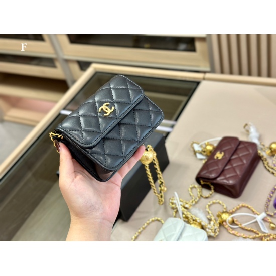 On October 13, 2023, the 175 Chanel Mini Metal Ball comes with a box and is perfect for this season's vintage atmosphere. Instantly full size: 13.10cm