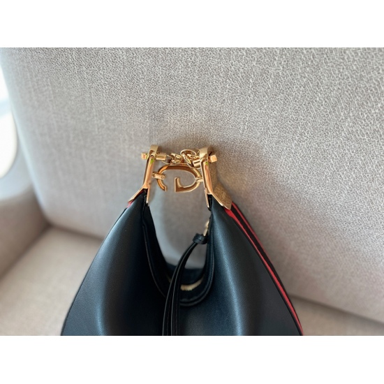 2023.10.03 245 with box ➕ Aircraft box size: 22 * 13cmGG is available today. The attached Lucky Ox Horn Bag is a genuine version! The details are perfect!