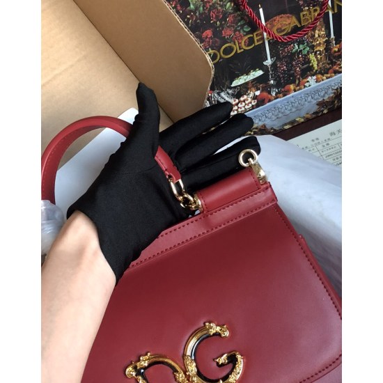 20240319 batch 540 2021 new model [Dolce Gabbana Dolce Gabbana] Delicate handmade imported cowhide paired with the top of the bag, pure handmade oil edge. Favorite by many celebrities, it can be used as a crossbody overseas purchasing agent with style and