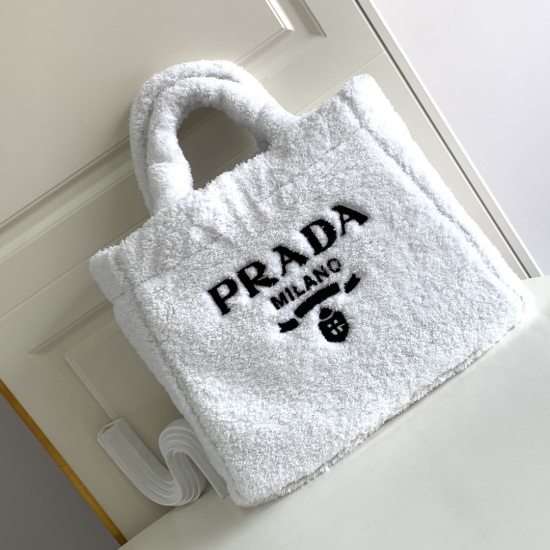 2024.03.12 P630 'White' Prada ͎.͎  A new plush shopping bag that cannot be rejected! The soft and sticky fur texture is super comfortable and looks warm. It can hold cute and concave shapes, which is fashionable and popular on the internet. Girls who like