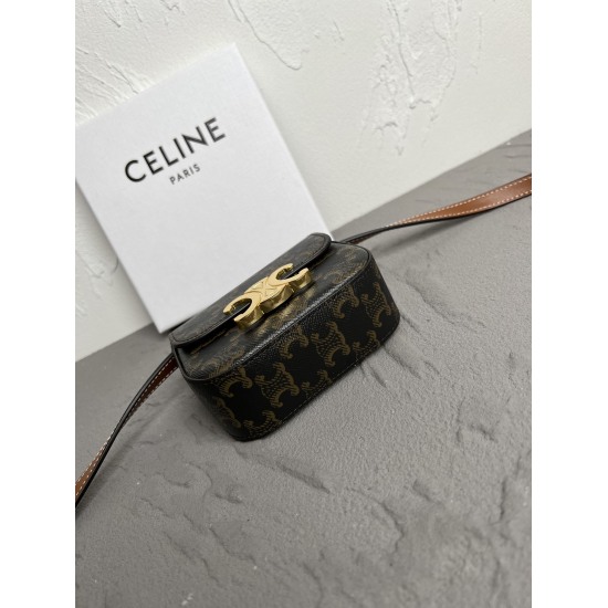 20240315 P580 CELINE2022 new mini (headphone bag) A small bag that has been released by Family C this year, but this season Cline mini can be cute and love will receive. Although the small bag is not particularly large in capacity, its appearance is criti