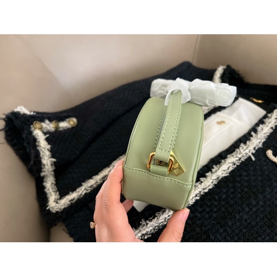 2023.10.30 190 box size: Medium width 17 * 12cm Celin. Mini mooncake bag super mini cute ⚠ You can put down your small phone!