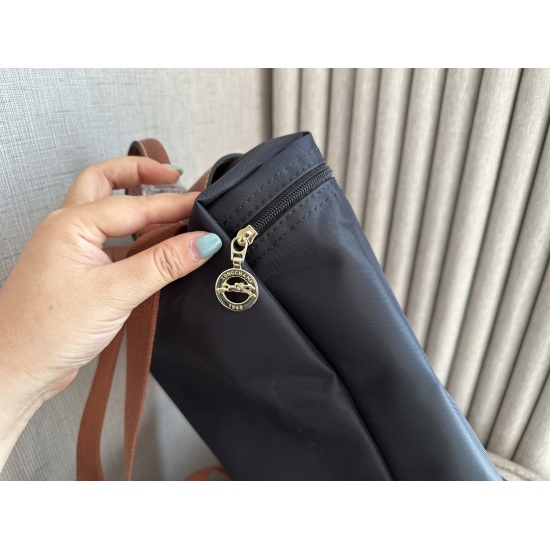 2023.09.03 150 unbox size: 25 * 32cm longchamp Longxiang I backpack black brown classic color, don't you like this color