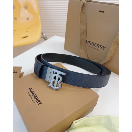 On October 14, 2023, the Burberry counter is synchronized with a double-sided Italian made belt, equipped with a bright and eye-catching exclusive logo design. Buckle width: 3.5cm classic business belt, preferred for casual men! Magnificent and fashionabl