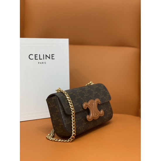 20240315 Floral P800 [CL Home] New TRIOMPHE Leather Buckle: Chain Underarm Bag, the highlight of which is the replacement of the classic metal Arc de Triomphe with a three-dimensional leather buckle relief Arc de Triomphe. The texture of the chain makes t