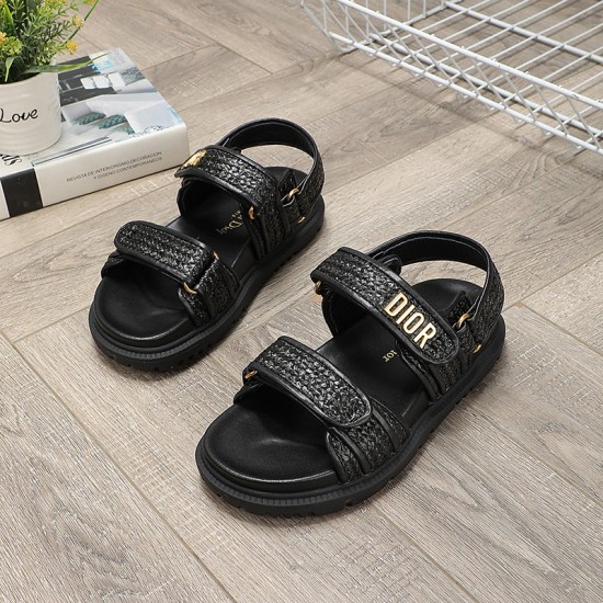 20240407 Pastoral Woven P260 DIOR Latest Sandals This hybrid sheepskin DiorAct sandal style is fashionable. Paired with an insole that fits the foot shape, it is made of exceptionally lightweight and comfortable leather. The shoe upper strap is opened and