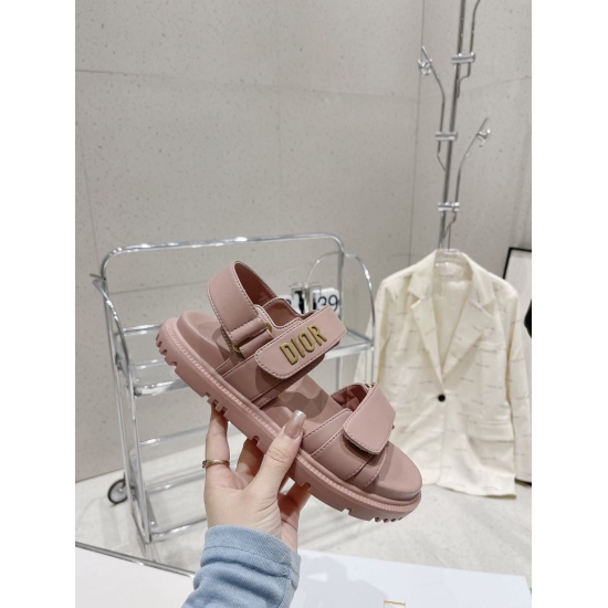 2023.07.07 DIOR2021 Latest Sandals Deep Pink This hybrid sheepskin DiorAct sandal style is fashionable. Paired with an insole that conforms to the foot shape, it is made of exceptionally lightweight and comfortable leather. The shoe upper strap is opened 
