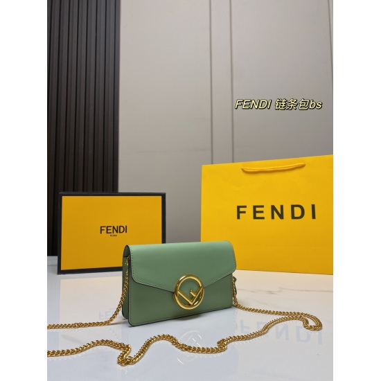 2023.10.26 P195 (with box) size: 1811FENDI Fendi Envelope Bag Chain Bag is small and exquisite