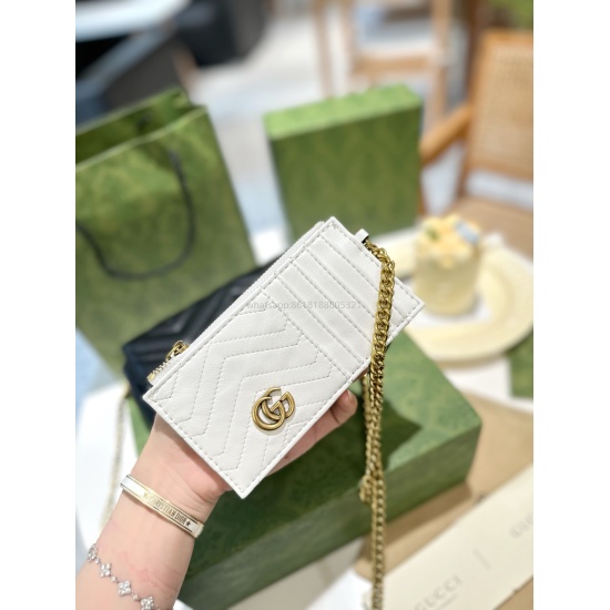 2023.08.14 p Folding Gift Box Packaging GG Marmont Series Chain Bag (with Card Bag) This mini chain card bag comes with a chain shoulder strap, made of iconic white quilted V-shaped leather, and comes with a detachable black contrasting leather card clip 