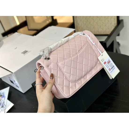 On October 13, 2023, 250 comes with a folding box and airplane box size: 25cm Chanel. We have been working very hard to create a comfortable sheepskin fabric for other goods on the market! No matter who you are, hold it steady ✔️✔️，