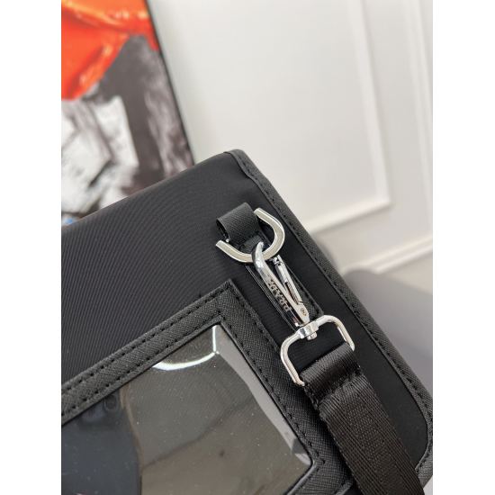 2023.11.06 P150 PRADA Prada Saffiano Nylon Triangle Label Mobile Phone Bag Single Shoulder Crossbody Bag is exquisitely inlaid with exquisite craftsmanship, classic and versatile. The original fabric 2ZH108 is delivered as a small ticket dustproof bag gif