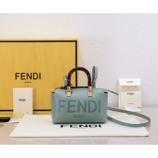 2024/03/07 P650 only produces Baiyun stall quality ❌ Refusing to compare ordinary goods, original Italian leather with its own fragrance, please recognize it ✅ The FEND1 brand new Mini ByThe Way mini handbag features a pure and minimalist ByTheWav silhoue