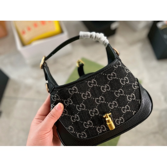 2023.10.03 225 box size: 20 * 15cmGG denim black jackie 1961 is very classic and retro! Mobile phone max can be put down! Double G jacquard denim fabric ➕ Black tannins!