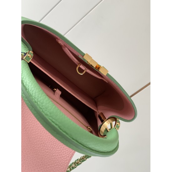20231125 P1300 [Premium Factory Leather M59653 Apple Green Gold Buckle] This Capuchines BB handbag features Taurillon leather to showcase its modern style. Its leather woven chain can be easily removed or adjusted, allowing for easy switching between shou