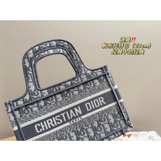 2023.10.07 P155 box matching ⚠ Size 23.16 Dior Canvas Tote Bag Book Tote (mini) is a classic and stylish bag that can be easily controlled with any combination, making it a must-have item for every cute girl