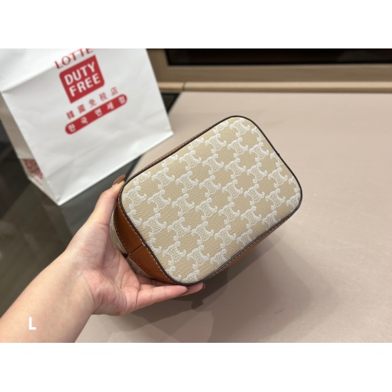 March 30, 2023, 180 box size: 18 * 22cm (small) Celine bucket bag Celine has always been fond of vintage bags, which are durable and have a retro printing pattern with high aesthetic value and a retro artistic atmosphere