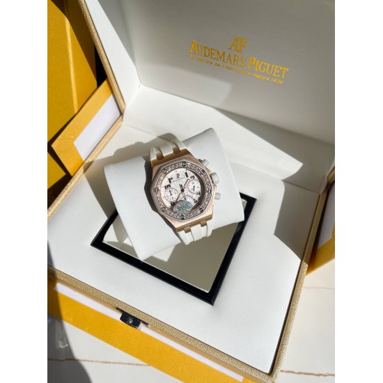 20240408 White Shell 550 Rose Gold 600 (a truly high-end rare product) Airbnb 26048SK Royal Oak Offshore Series 37mm Quartz Women's Watch, imported from Switzerland Quartz Movement This Airbnb is a women's watch that adds a touch of softness, making women