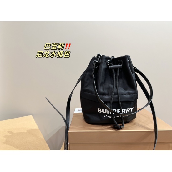 2023.11.17 P175 box matching ⚠️ Size 18.21 Burberry Nylon Bucket Bag is versatile and stylish, creating a classic and distinctive bag that is very fashionable and practical