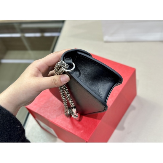 2023.11.10 210 box size: 20.11cm Valentino new product! Who can refuse Bling Bling bags, small dresses with various flowers in spring and summer~It's completely fine~