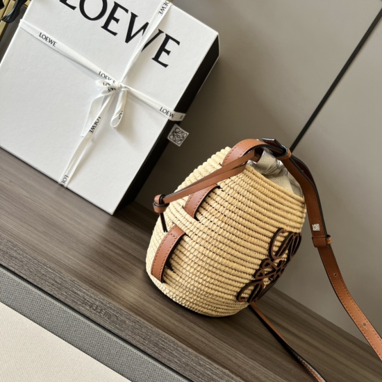 20240325 Original Order 960 Premium 1070 Coconut Fiber and Cow Leather Honeycomb Basket Handbag Woven Basket Bag, equipped with cowhide shoulder straps that thread through the entire honeycomb shaped body. This version is made of wine coconut fiber and co