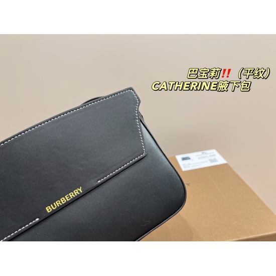 2023.11.17 P215 folding box ⚠️ Size 24.15 Burberry Underarm Bag Catherine (plain pattern) is fashionable and versatile, with high aesthetic value. Any style can be easily controlled