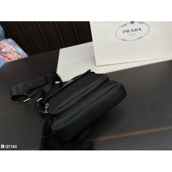 2023.11.06 160 (same price) ♥ Prada/Prada 23 New Product Postman Bag Camera Bag Logo Hardware Original One to One Quality Built-in Partition Layer Fried Chicken Versatile and Practical A Favorite Beauty Girl Get Started! Store Owner Recommended Quality Su
