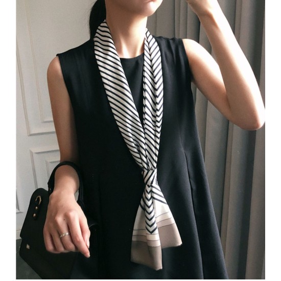 2023.07.03, this one is super beautiful!! At a glance, it's tempting!! The color scheme has a high level of simplicity, paired with such a delightful scarf, it's really super eye-catching! This one gives you a youthful and beautiful feeling as soon a