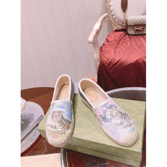 20240403 180gucci/Gucci 2022 Early Spring Rainbow Fisherman Shoes, as the brand's iconic symbol, constantly bring more novelty to individual items with innovative and unique identification elements. Each logo embodies the brand's unique historical heritag