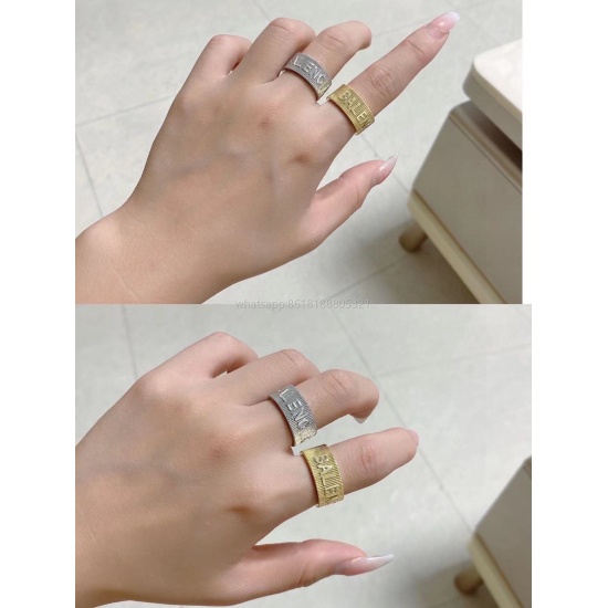 2023.07.23 Balenciaga series modeling ring of Balenciaga! A must-have summer item that I can't help but boast about when I wear it. With a minimalist design, it's super exquisite and shows off its whiteness. I really love it! It can also be stacked with o
