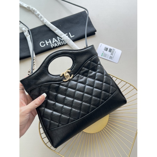 Chanel 2023, Xiaoxiang's latest 31bag mini size is a super popular custom top layer cowhide ➕ Equipped with light gold hardware, the inner chip logo model is 8092, and the size is 22cm