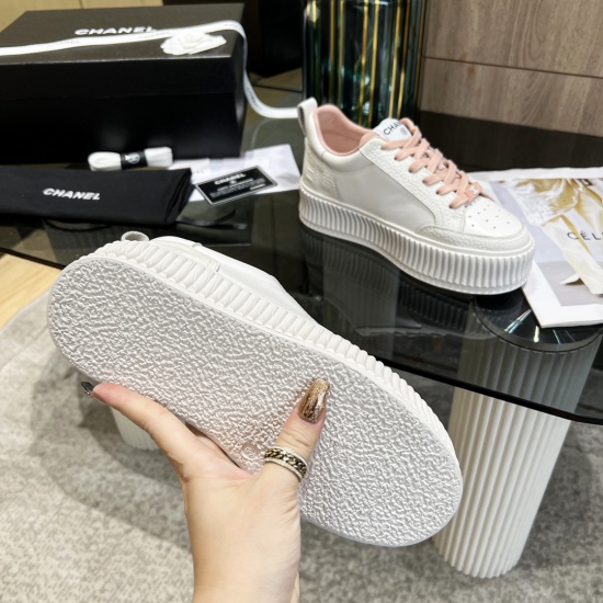2024.01.05 260 CHANL * 2022sw Internet celebrity's latest runway show at the same counter features a new collection of leather letters arranged in a one-to-one original style. Inner padding: imported sheepskin inner sole: original private mold size: 35-40