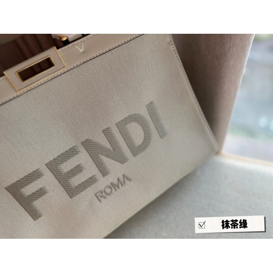 2023.10.26 230 Boxless Size: 41 * 28cmF Home Fendi Peekabo Shopping Bag: Classic tote design! But the biggest feature of this one is: portable: armpit! Two types of shoulder straps!