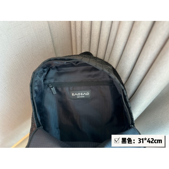 2023.09.03 240 Reprint Size: 31 * 42cm issey miyake BAOBAO Miyake Miyake Backpack with High Cost Performance!! The original quality is particularly durable, and even carrying a computer to work and traveling can have a large capacity and a super light wei
