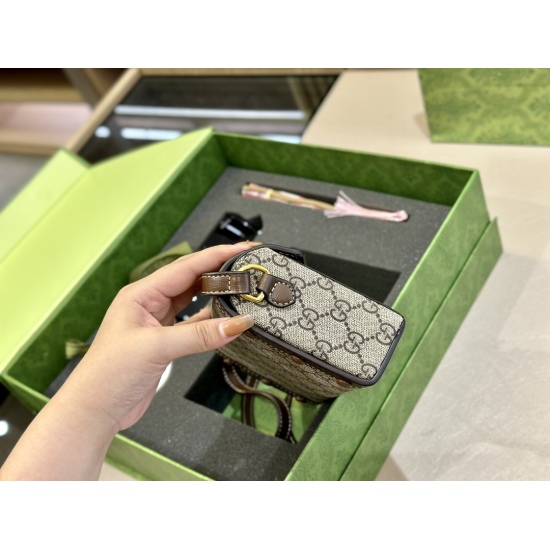 On October 3, 2023, 220 sets of boxed size: 18 * 12cm Gucci 1955 new mini bag can also be equipped with glasses, fan, and pendant. Oh my goodness! Isn't it too beautiful! Gucci1955