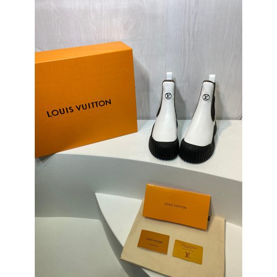 20230923 p300 Louis Vuitton (LV), the latest popular women's boot of 2022. One to one debugging of the original shoes. Fabric: Top layer cowhide old pattern fabric Inner lining: Cowhide outsole: Rubber light material Size: 35-40 (34.41 custom made without