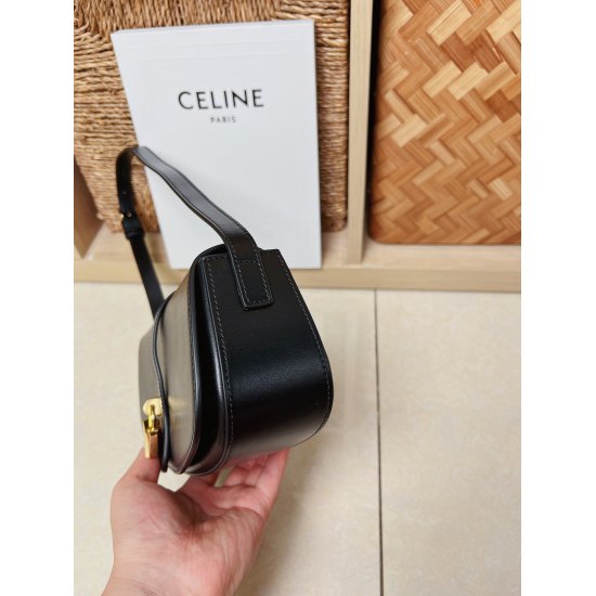 20240315 P770 CELINE | Latest Large Tabou Clutch on Strap Lock Headband Handbag Modern and Lazy, Slightly Cool Capacity, Too Suitable for Matching with Various Dresses Vintage Brown Plain Pattern Cow Leather Fabric with Sheepskin Lining. The Golden Hardwa