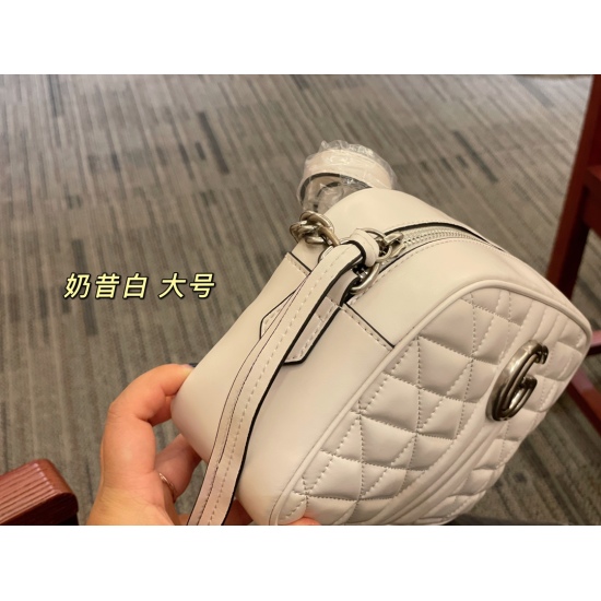 2023.10.03 200 box size: 24 * 15cmGG diamond 21ss camera bag, latest and latest! It's both fragrant and easy to carry! Original leather lining, cowhide quality! It looks very textured