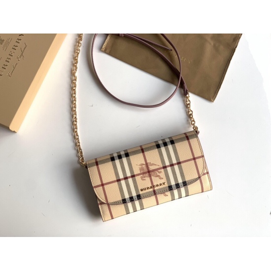 2024.03.09P500 (Top Original Quality) Burberry Haymarket Checkered Leather Diagonal Backpack ➰ 【 B • Home 】 Original order~Comes with chain embellished leather shoulder straps. This product can be used as a small handbag alone, or as a wallet to be stored