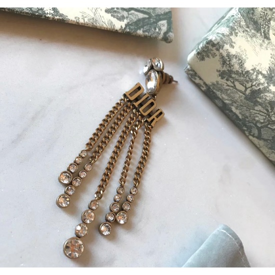 20240411 BAOPINZHIXIAAODior rhinestone gradient leaf tassel earrings crafted with super precision to create perfect earrings. Selected original consistent brass material paired with pure silver needle for sweet upper body temperament 35
