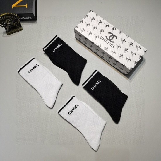 2024.01.22 Chanel Classic Mid length Socks ❗ High version pure cotton material with soft texture, popular in the market, classic double C pattern logo, synchronized socks at the counter ❗ Famous brands on the street, a must-have for trendsetters, super ea