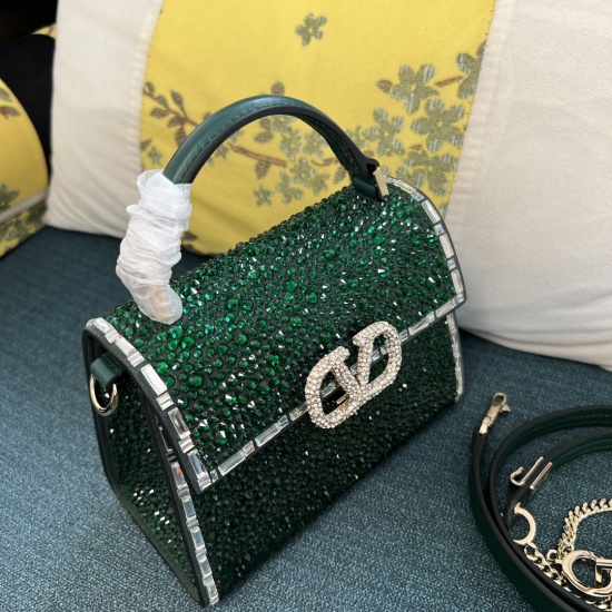 20240316 Original Order 950 Model: 3082 # VSLING Mini Full body Diamond Calf Leather Handbag, equipped with adjustable shoulder straps, can be carried on shoulder or crossbody, and the handle design is easy to carry- VLogo style magnetic buckle closure, a