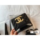 230 box size: 21 * 18cm, Xiaoxiangjia 24c, retro big logo. This retro big logo is definitely loved. It can be fashionable for one shoulder crossbody, it's really a cycle